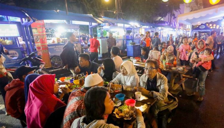 Menjelajahi Wisata Kuliner Malam Bandung